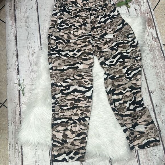 Jennifer Lopez Printed Romper Size Large - Picture 6 of 7